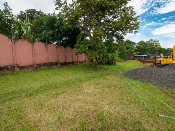 Lote de 905 m2 en condominio Posada del Río en La Guacima.