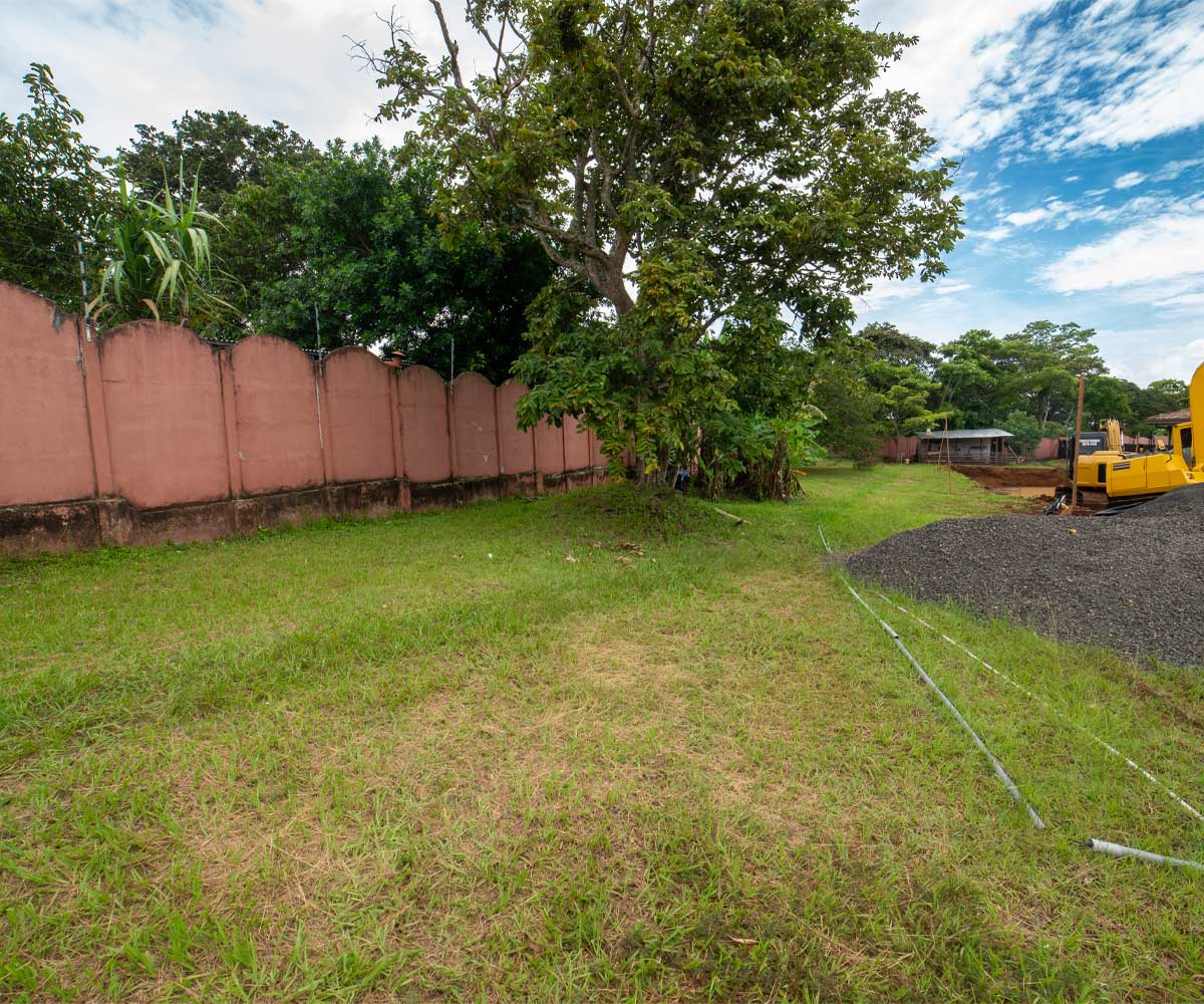 Lote de 905 m2 en condominio Posada del Río en La Guacima.