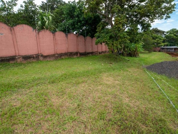 Lote de 905 m2 en condominio Posada del Río en La Guacima.