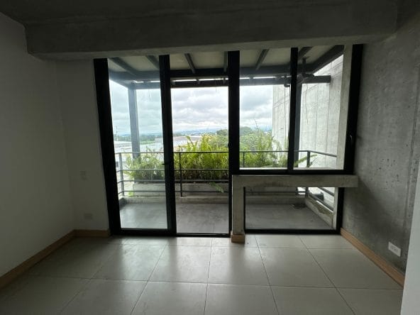 Apartamento a la venta en Torre Qalma, Coyol de Alajuela. Remate bancario.