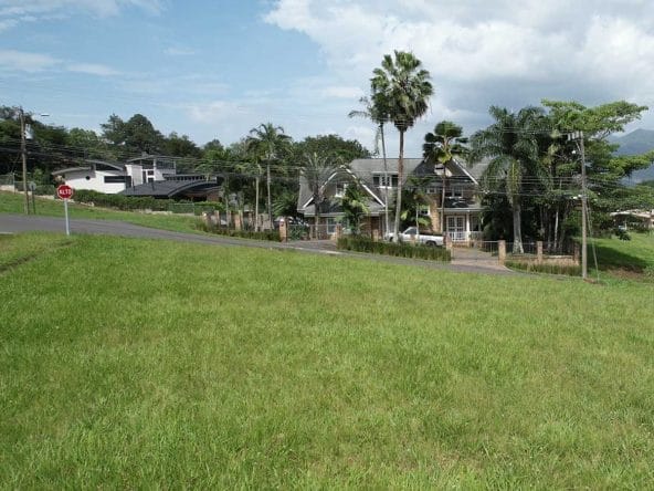 Lote de 1.314 m2 a la venta en el Residencial Ciudad Hacienda los Reyes.