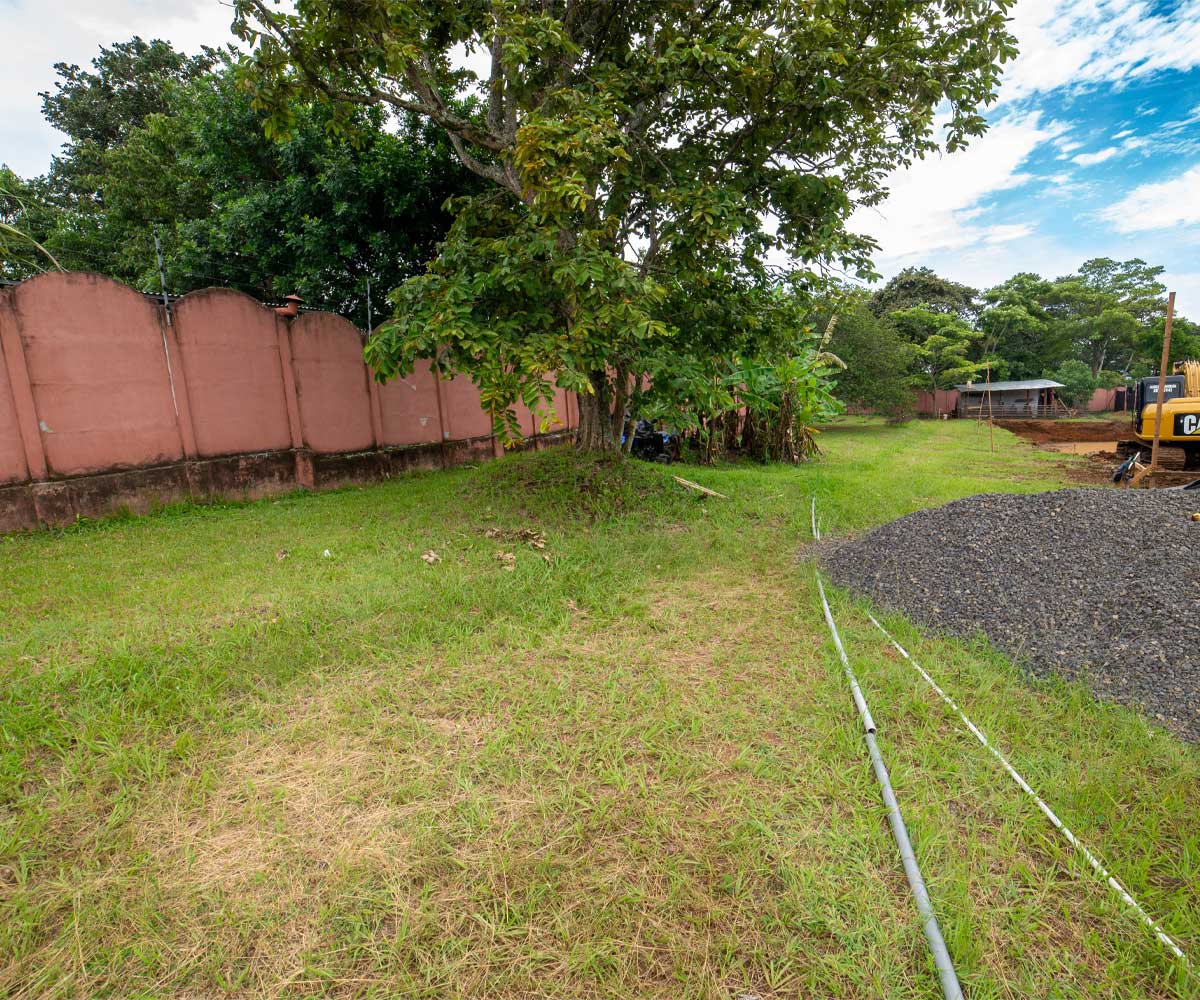 Lote de 905 m2 en condominio Posada del Río en La Guacima.