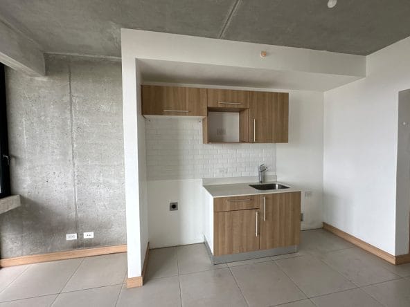 Apartamento a la venta en Torre Qalma, Coyol de Alajuela. Remate bancario.