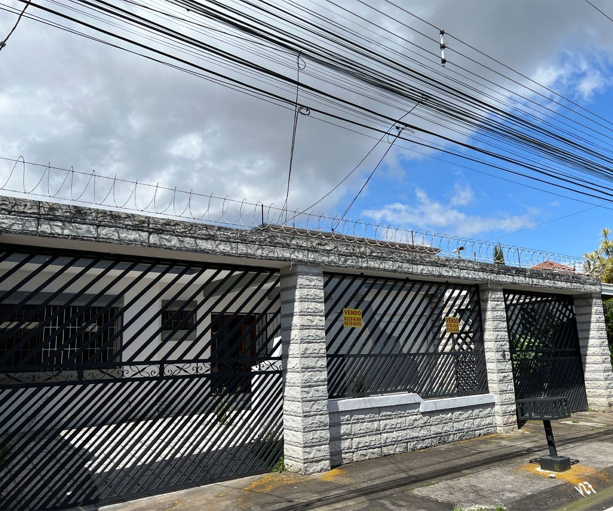 Casa a la venta en Guayabos de Curridabat.