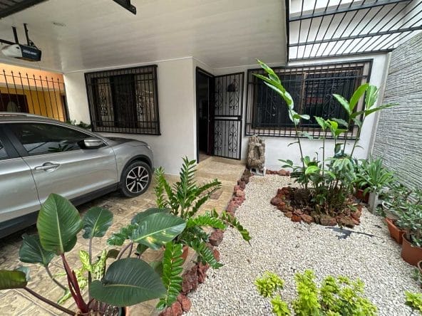 Casa a la venta en Residencial La Cataluña, Desamparados, Alajuela.