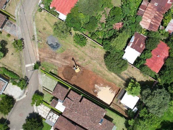 Lote de 905 m2 en condominio Posada del Río en La Guacima.