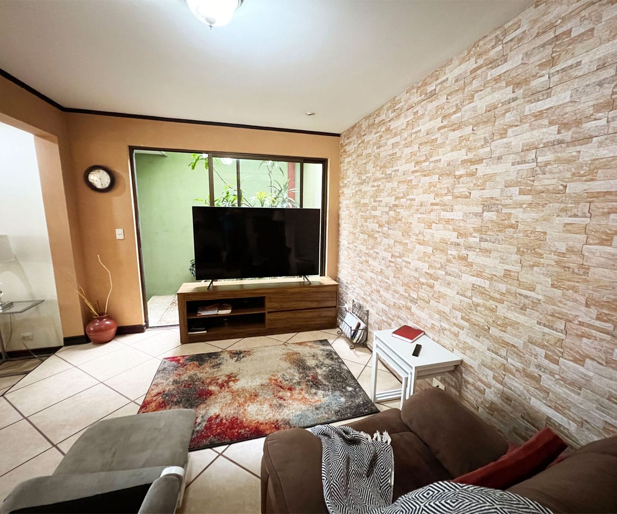 Casa de 6 habitaciones a la venta en Guayabos de Curridabat.