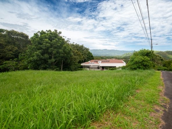 Lote de 5.107 m2 a la venta en Las Vueltas de La Guacima.