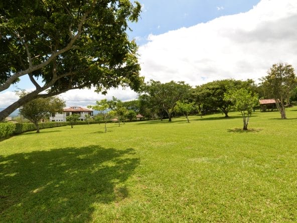 Lote a la venta en Condominio Las Vueltas en La Guacima.