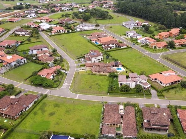 Lote a la venta en Condominio Las Vueltas en La Guacima.