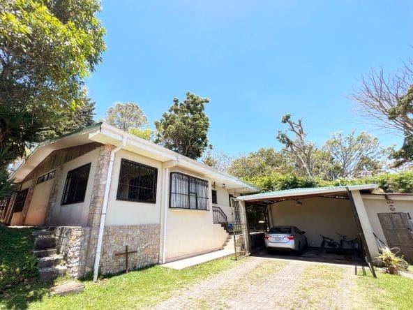 Casa de 5 habitaciones a la venta en La Union de Cartago.