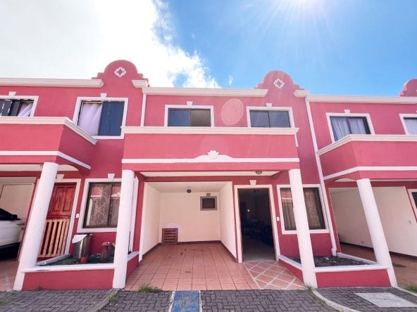 Casa a la venta en condominio ubicado en San Pedro.