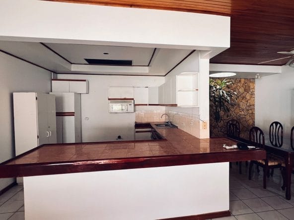 Casa a la venta en residencial Bosques de Doña Rosa en Cariari de Heredia.