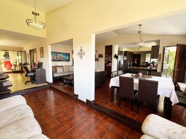 Casa de 5 habitaciones a la venta en La Union de Cartago.