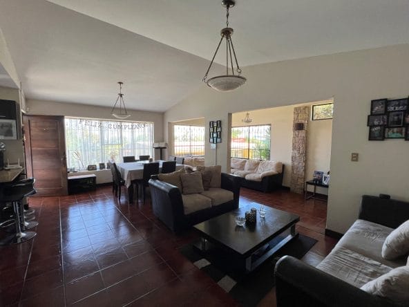 Casa de 5 habitaciones a la venta en La Union de Cartago.