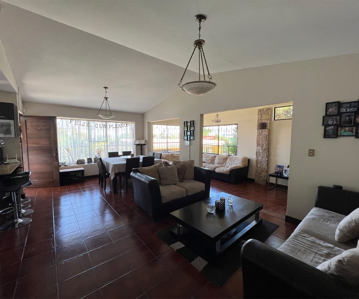 Casa de 5 habitaciones a la venta en La Union de Cartago.