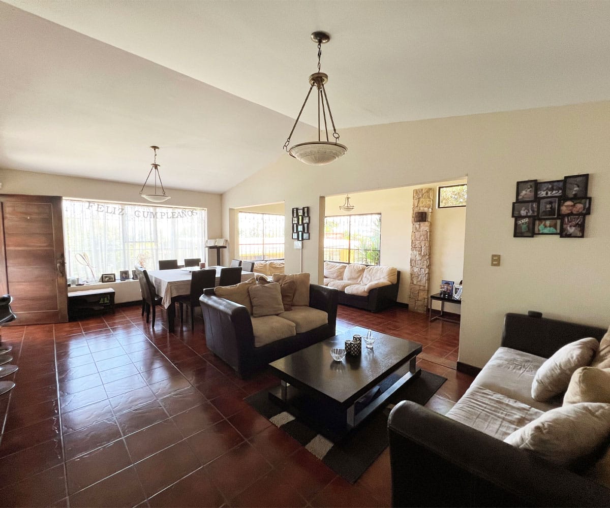 Casa de 5 habitaciones a la venta en La Union de Cartago.