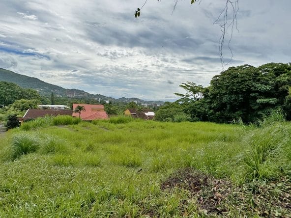 Lote a la venta dentro de residencial en San Rafael de Escazú.