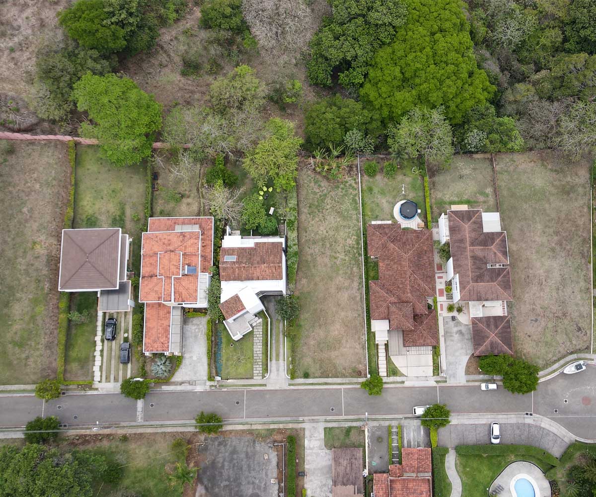 Lote de 780 m2 a la venta en condominio Posada del Río en La Guacima, Alajuela. 