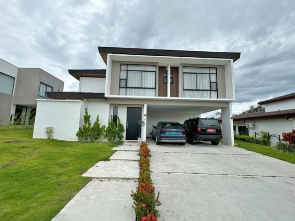 Casa a la venta en condominio Los Llanos en Ciudad Hacienda Los Reyes, La Guacima.