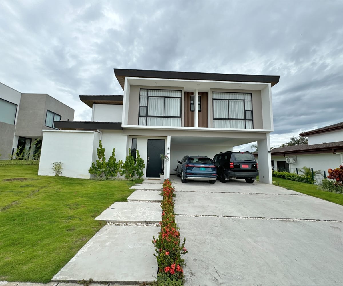 Casa a la venta en condominio Los Llanos en Ciudad Hacienda Los Reyes, La Guacima.