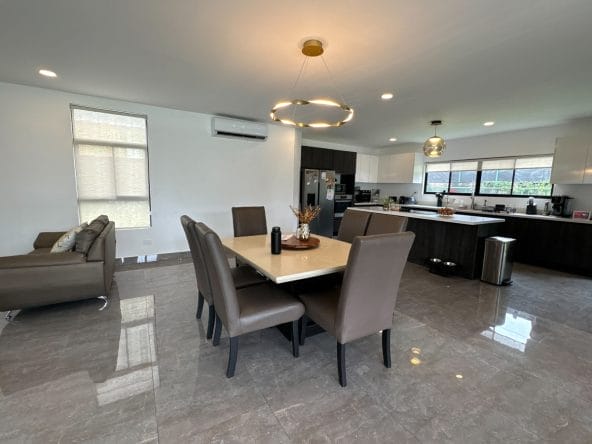 Casa a la venta en condominio Los Llanos en Ciudad Hacienda Los Reyes, La Guacima.