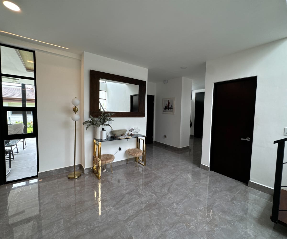 Casa a la venta en condominio Los Llanos en Ciudad Hacienda Los Reyes, La Guacima.