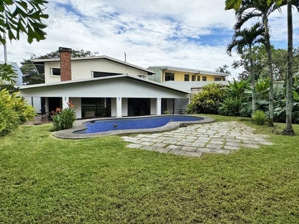 Casa independiente a la venta ubicada en Escazu por los Anonos.