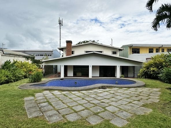 Casa independiente a la venta ubicada en Escazu por los Anonos.