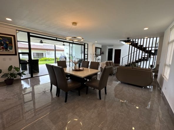 Casa a la venta en condominio Los Llanos en Ciudad Hacienda Los Reyes, La Guacima.