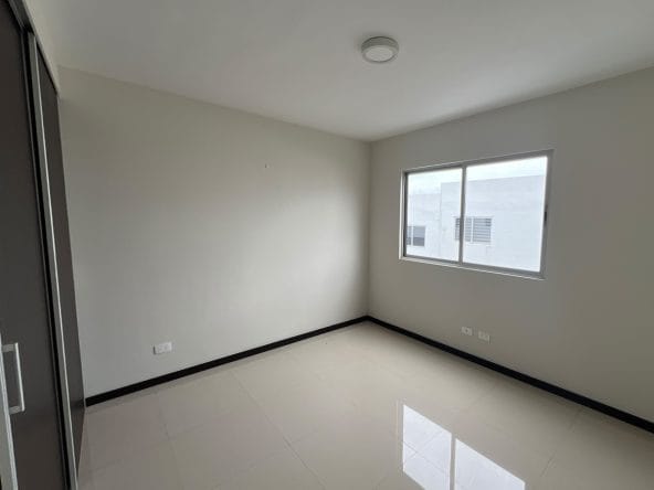 Casa de 3 habitaciones a la venta en el condominio Piamonte ubicado en Brasil de Mora.