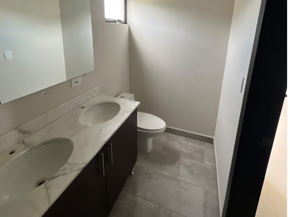 Casa de 3 habitaciones a la venta en el condominio Piamonte ubicado en Brasil de Mora.