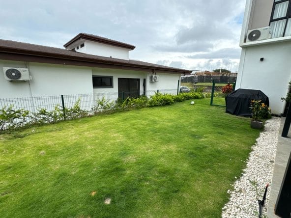 Casa a la venta en condominio Los Llanos en Ciudad Hacienda Los Reyes, La Guacima.