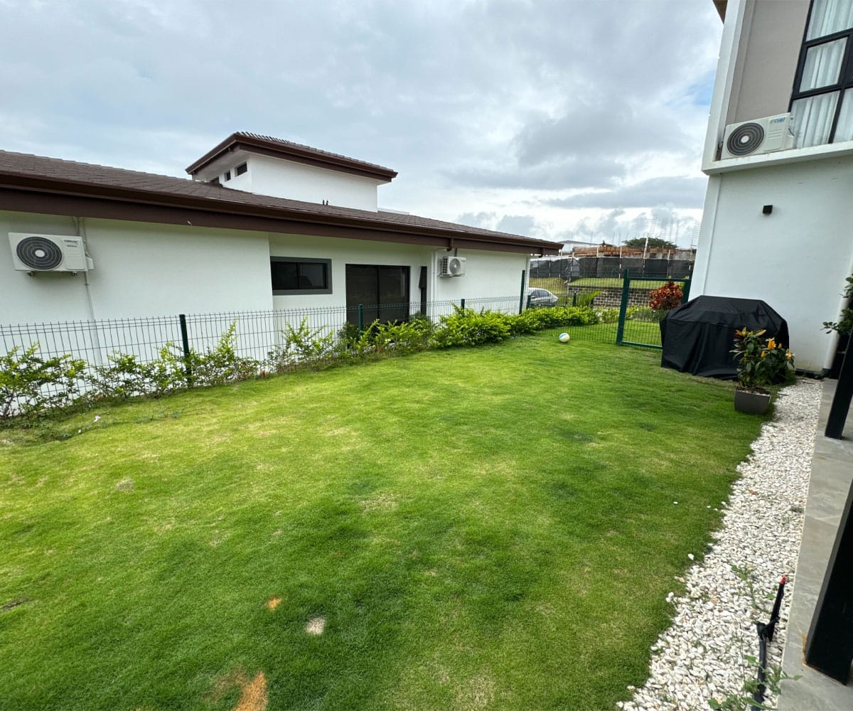 Casa a la venta en condominio Los Llanos en Ciudad Hacienda Los Reyes, La Guacima.