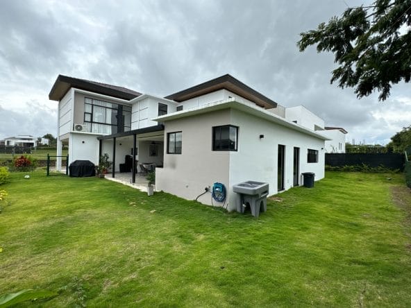 Casa a la venta en condominio Los Llanos en Ciudad Hacienda Los Reyes, La Guacima.