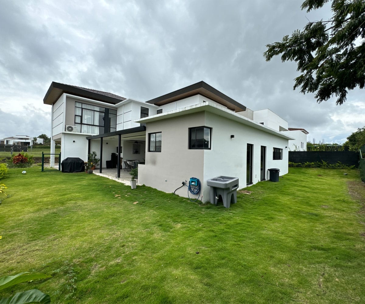 Casa a la venta en condominio Los Llanos en Ciudad Hacienda Los Reyes, La Guacima.