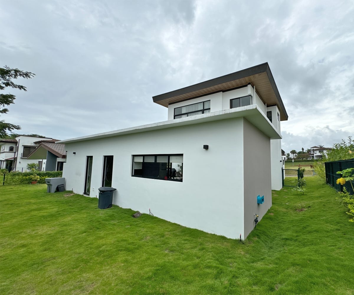 Casa a la venta en condominio Los Llanos en Ciudad Hacienda Los Reyes, La Guacima.