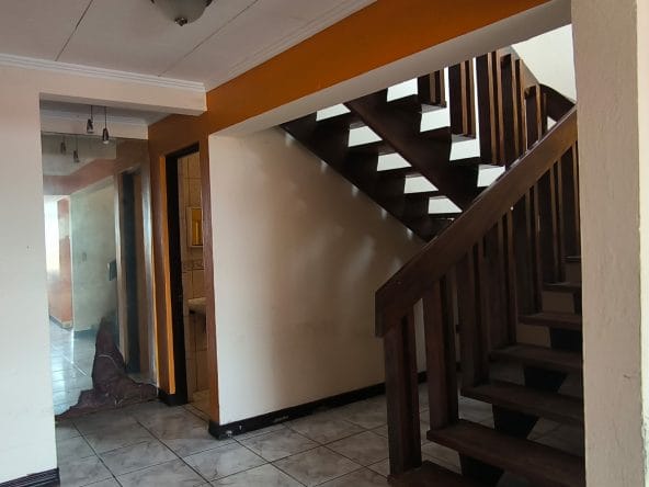 Casa Independiente de 2 plantas a la venta en San Vicente de Moravia, San José.