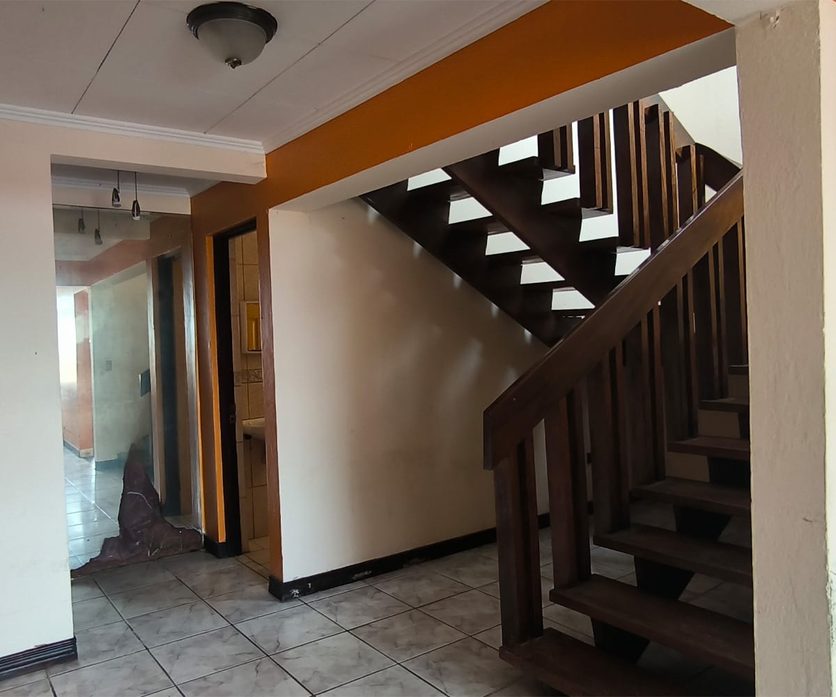 Casa Independiente de 2 plantas a la venta en San Vicente de Moravia, San José.