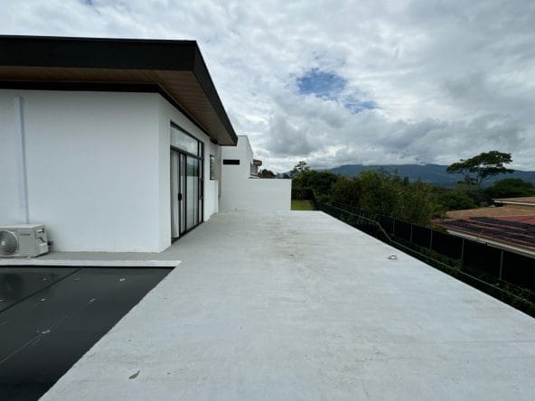 Casa a la venta en condominio Los Llanos en Ciudad Hacienda Los Reyes, La Guacima.