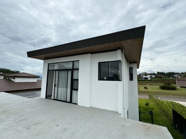 Casa a la venta en condominio Los Llanos en Ciudad Hacienda Los Reyes, La Guacima.