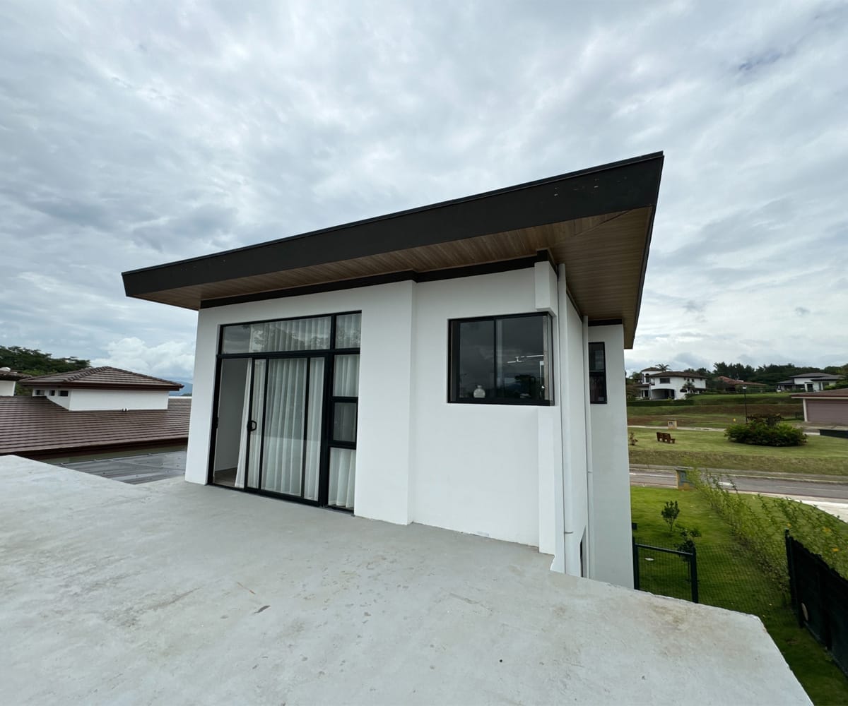 Casa a la venta en condominio Los Llanos en Ciudad Hacienda Los Reyes, La Guacima.