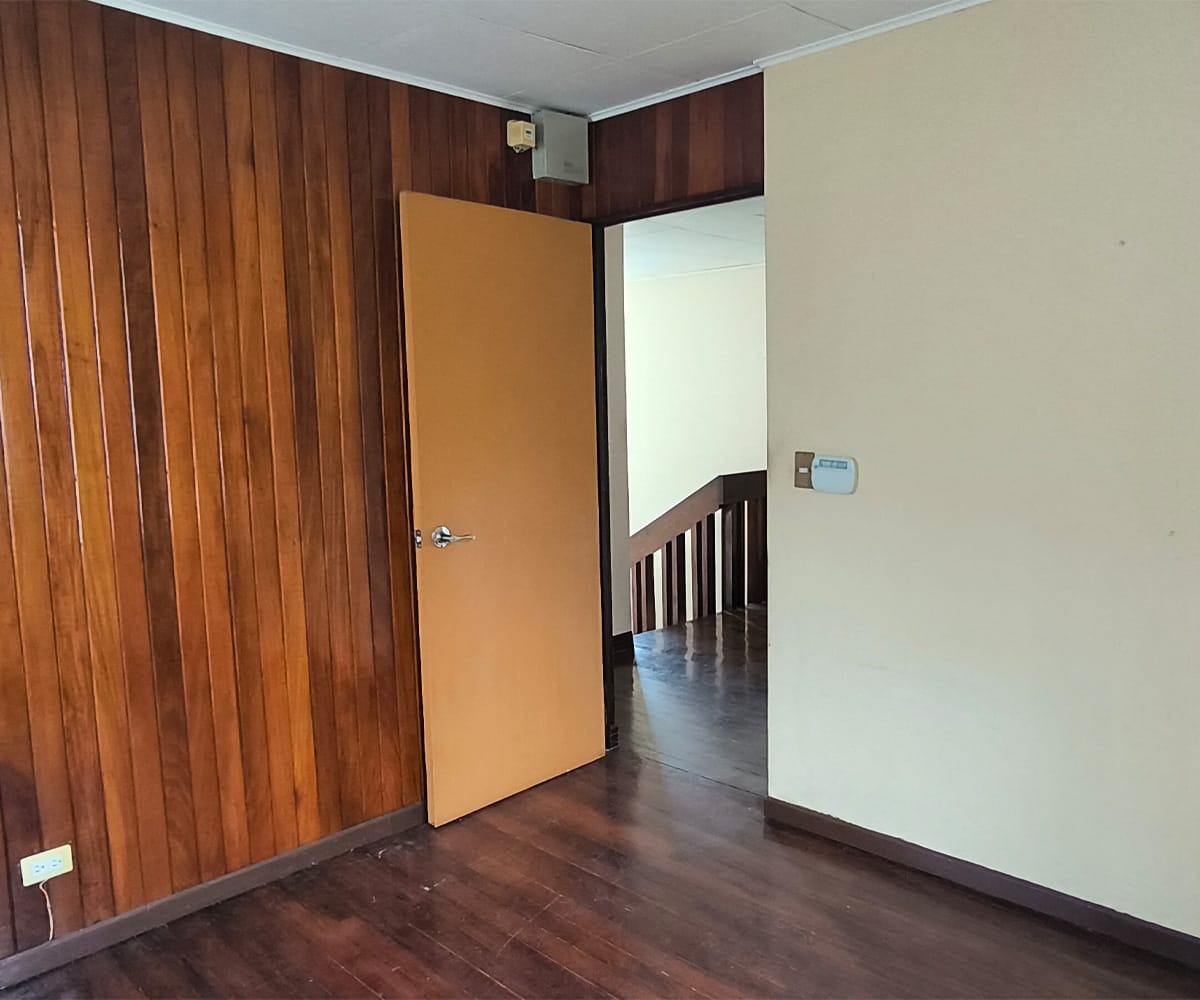 Casa Independiente de 2 plantas a la venta en San Vicente de Moravia, San José.