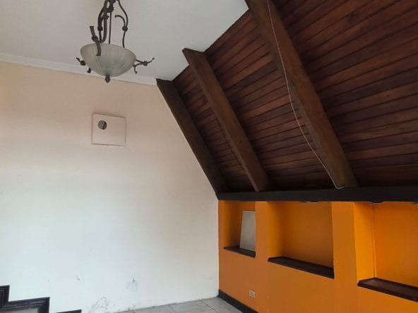 Casa Independiente de 2 plantas a la venta en San Vicente de Moravia, San José.