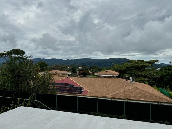 Casa a la venta en condominio Los Llanos en Ciudad Hacienda Los Reyes, La Guacima.