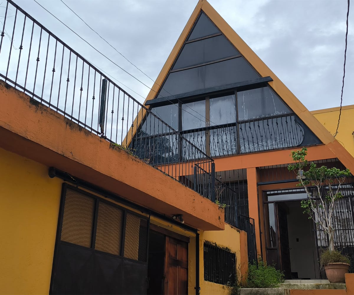 Casa Independiente de 2 plantas a la venta en San Vicente de Moravia, San José.