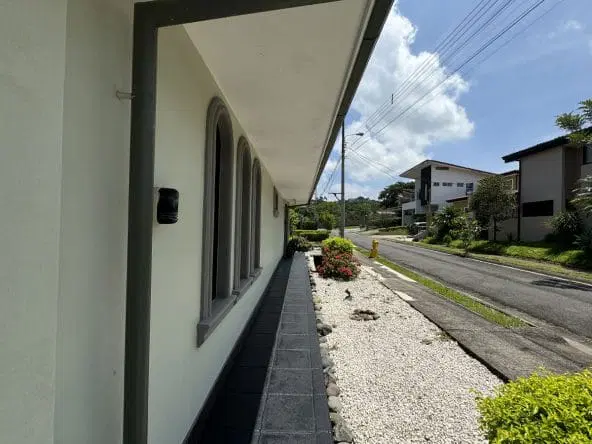 Casa a la venta en el condominio Veredas del Arroyo en Las Vueltas de La Guacima.