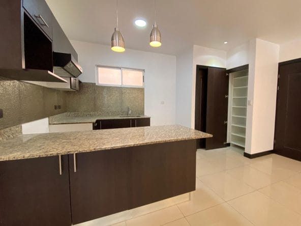 Apartamento de 3 habitaciones en alquiler en el condominio Los Príncipes.