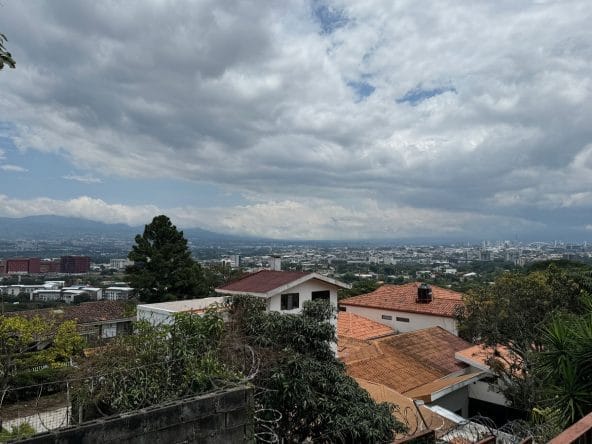 Propiedad de 1.782 m2 a la venta en Escazú, San José. Bien adjudicado bancario.