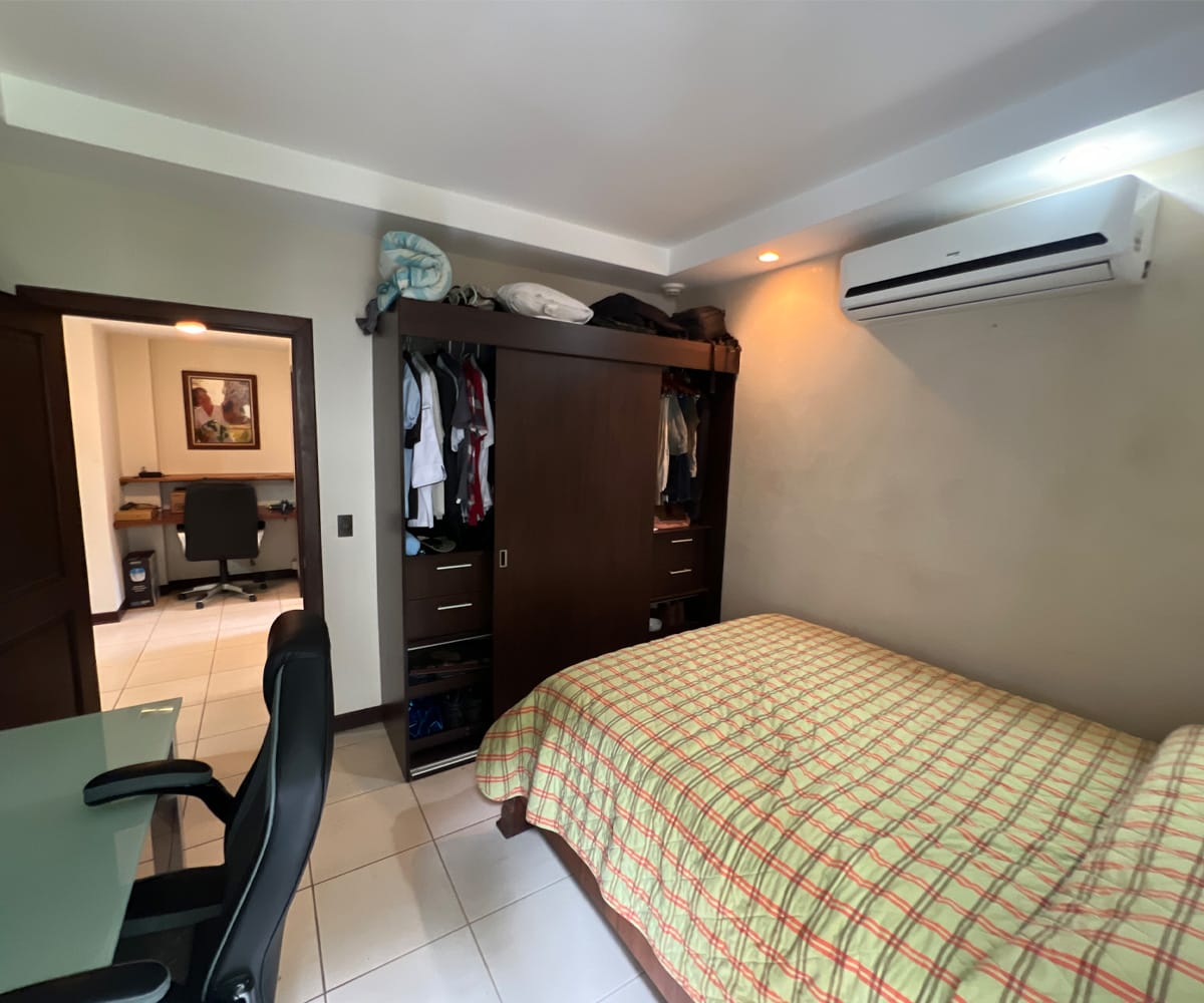 Apartamento a la venta en el condominio San Vicente en San Antonio de Belén, Heredia.